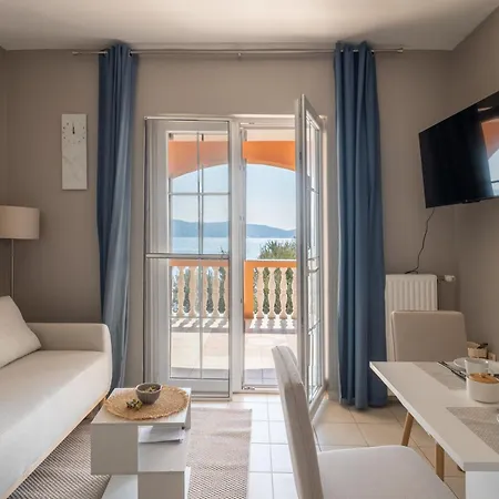 Calmasol Beachfront Apartment