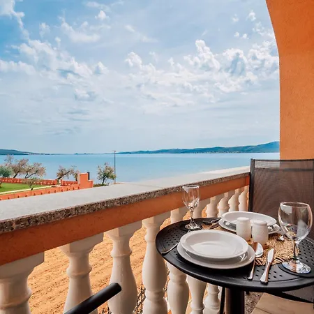 Calmasol Beachfront * Sukošan