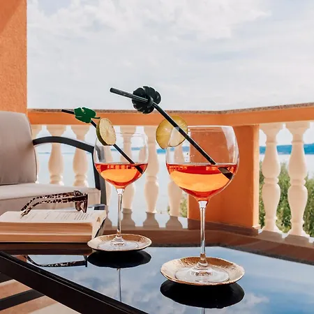 Calmasol Beachfront Apartmán