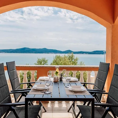 Calmasol Beachfront Apartmán