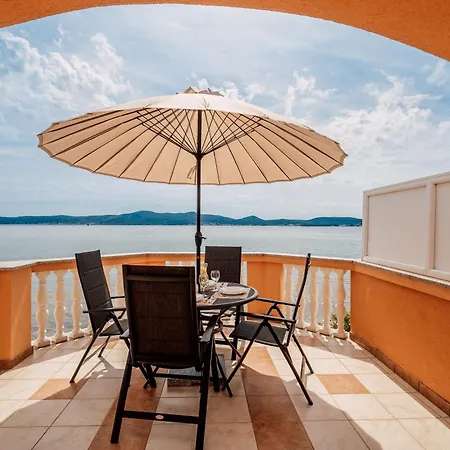 Calmasol Beachfront Sukošan