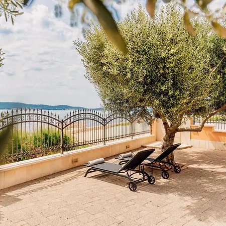Calmasol Beachfront