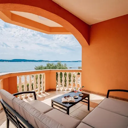 Calmasol Beachfront Apartmán Sukošan
