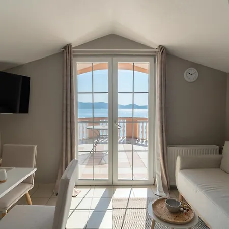 Daire Calmasol Beachfront